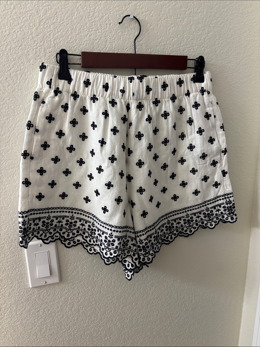 Abercrombie & Fitch White High-Waist Shorts with Black Embroidered Trim
